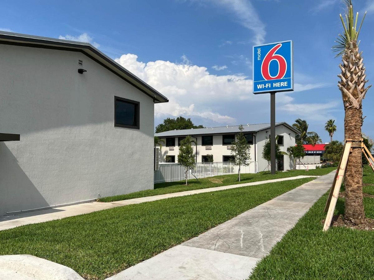 Motel 6-Fort Lauderdale, Fl Bagian luar foto